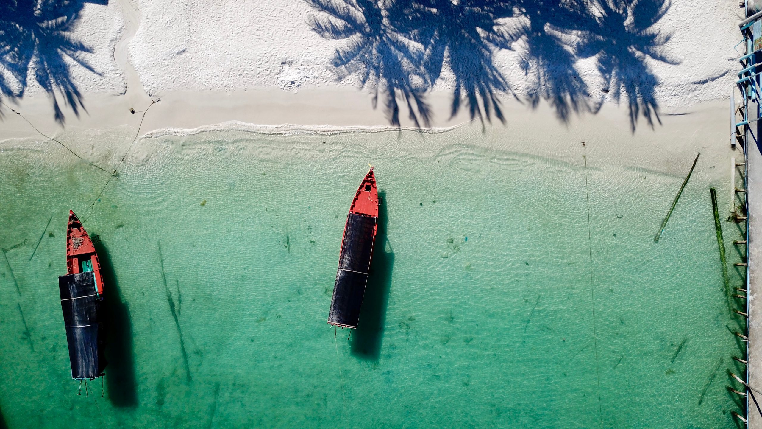 Sri Lanka Boats in shallow water on the east coast near Passikuda