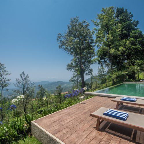 View of sun loungers, infinity pool and view, Goatfell, Kandapola