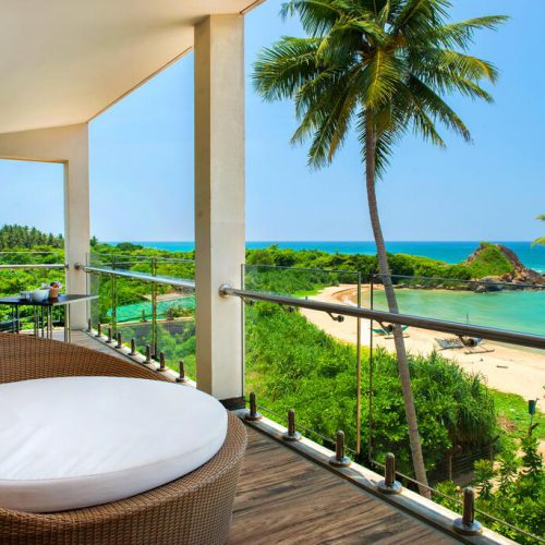 Suite balcony with view over beach, Shinagawa Beach